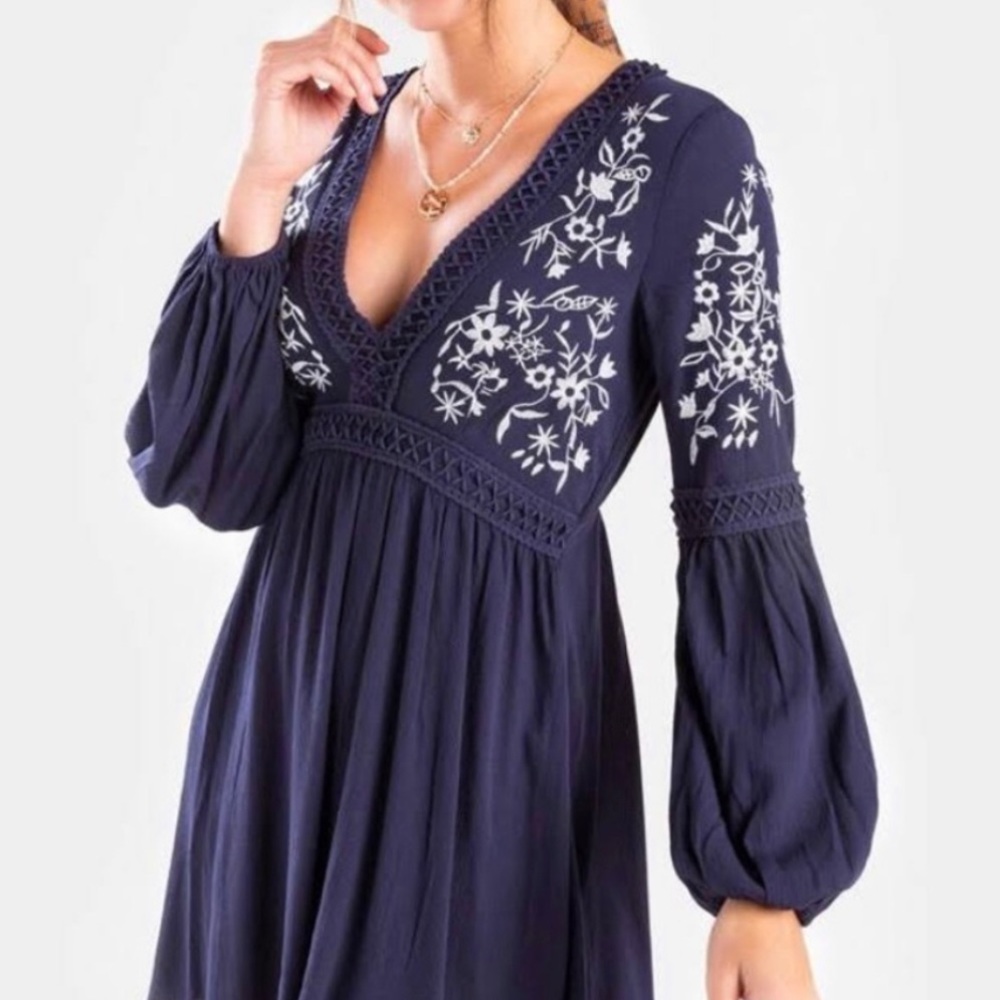Francesca’s Irene Embroidered Shift Dress XXS